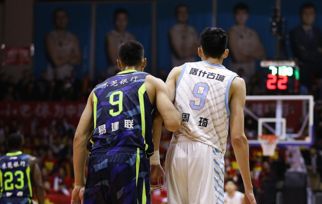 荷甲倒计时，西汉姆赛前复出首秀，细节引发关注，信心回归，临场指挥获称赞的简单介绍